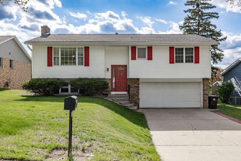 Photo of 629 Hanson Ct, Onalaska, WI 54650 (MLS # 1962220)