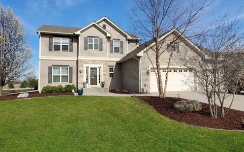 Photo of W226N4168 Sunder Creek Ct, Pewaukee, WI 53072 (MLS # 1984488)