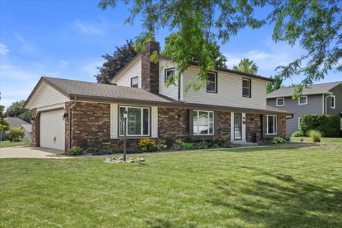 Photo of 3121 W Southwood Dr, Franklin, WI 53132 (MLS # 1934591)