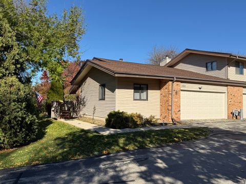 Photo of 950 Pilgrim Pkwy, Elm Grove, WI 53122 (MLS # 1942220)