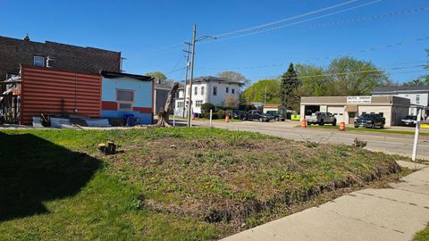Photo of 823 45th St -, Kenosha, WI 53140 (MLS # 1960920)
