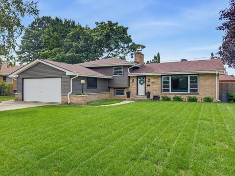 Photo of 1521 Beech St, South Milwaukee, WI 53172 (MLS # 1979899)