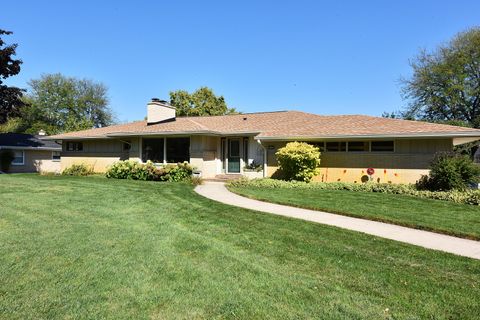 Photo of 2544 S Seymour Pl, West Allis, WI 53227 (MLS # 1937226)
