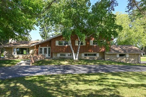 Photo of 15800 Sky Cliff Dr, Brookfield, WI 53005 (MLS # 1935413)