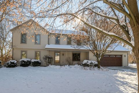 Photo of W281N7030 Huntington Ct, Merton, WI 53029 (MLS # 1945113)