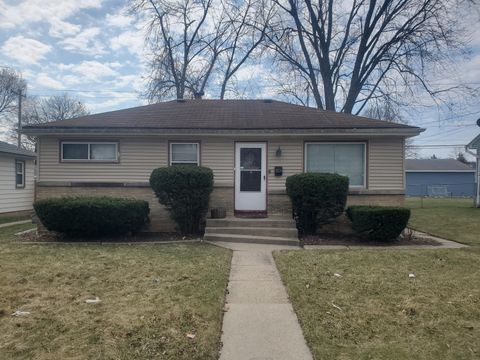 Photo of 8229 W Grantosa Dr W, Milwaukee, WI 53218 (MLS # 1956372)