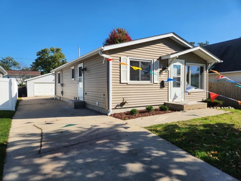 Photo of 7721 Pershing Blvd, Kenosha, WI 53142 (MLS # 1985813)