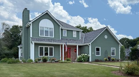 Photo of N53W15321 Balsam Dr, Menomonee Falls, WI 53051 (MLS # 1925871)