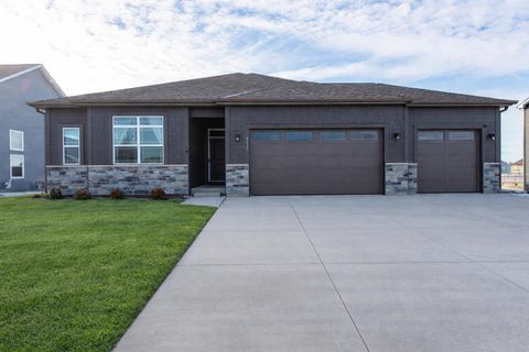 Photo of 9029 Creekside Cir, Pleasant Prairie, WI 53158 (MLS # 1947608)