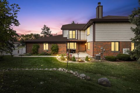 Photo of 8124 S Legend Dr, Franklin, WI 53132 (MLS # 1941245)