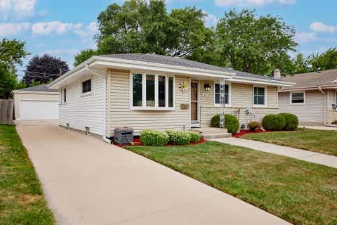Photo of 2822 Orchard St, Racine, WI 53405 (MLS # 1974280)