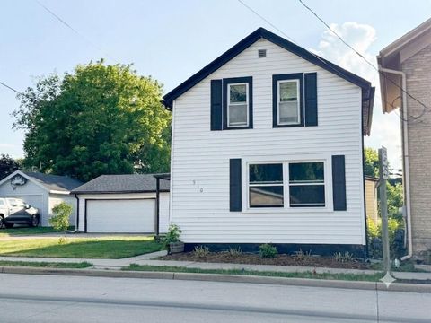 Photo of 510 N Church St, Watertown, WI 53098 (MLS # 1969582)