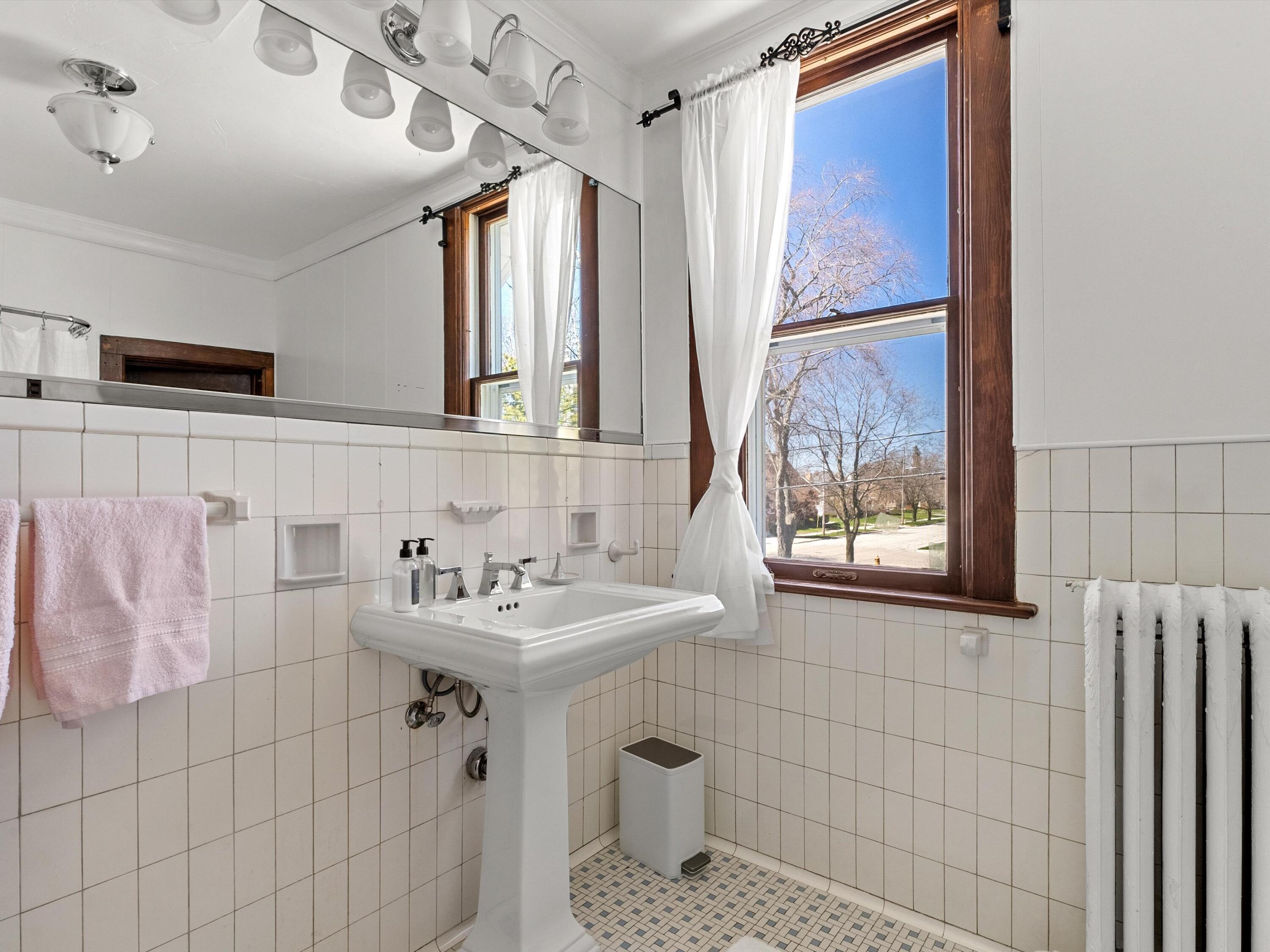 Two Rivers, Wisconsin 54241, United States, 4 Bedrooms Bedrooms, ,4 BathroomsBathrooms,Residential,Active,124949