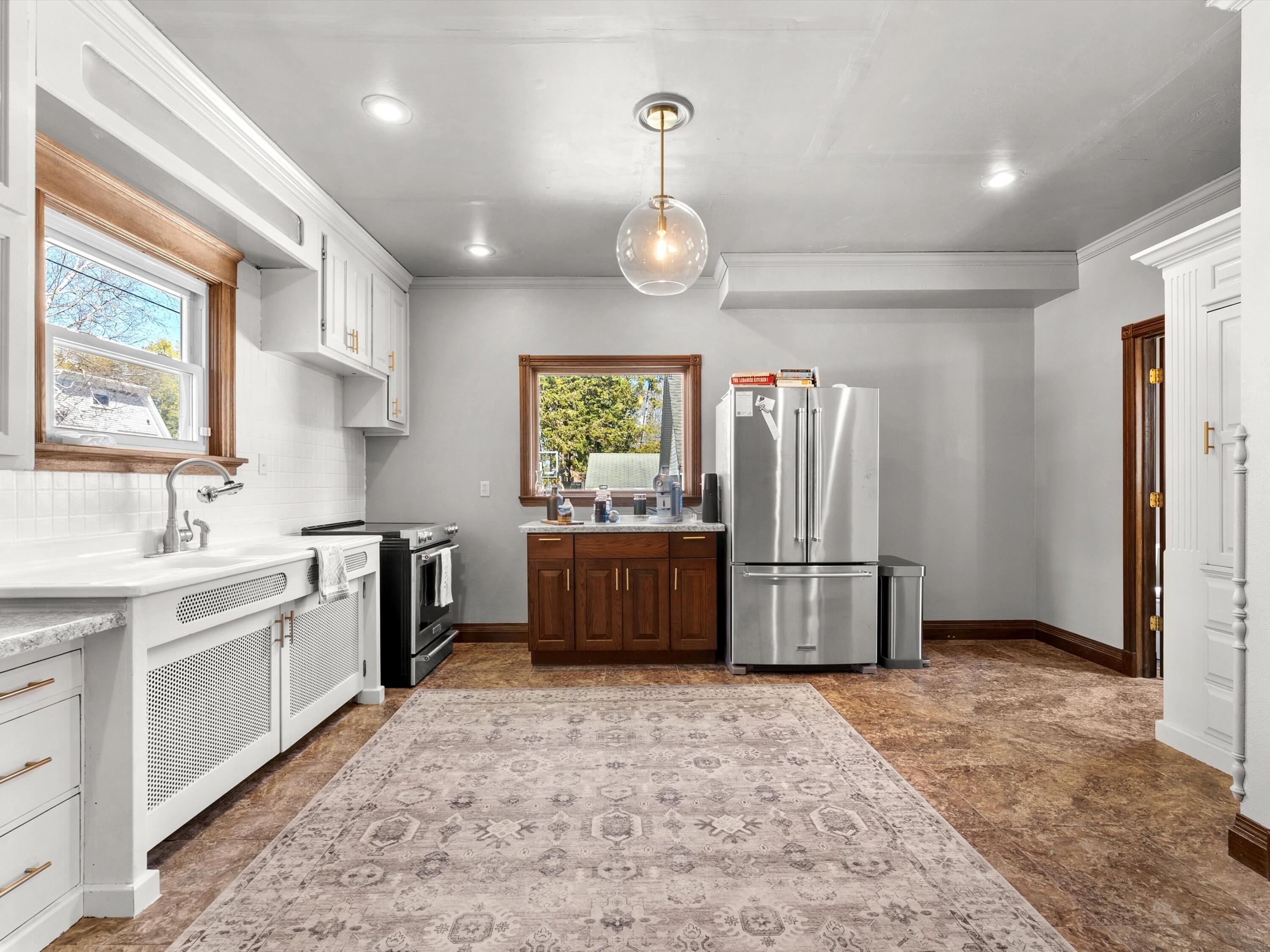 Two Rivers, Wisconsin 54241, United States, 4 Bedrooms Bedrooms, ,4 BathroomsBathrooms,Residential,Active,124949