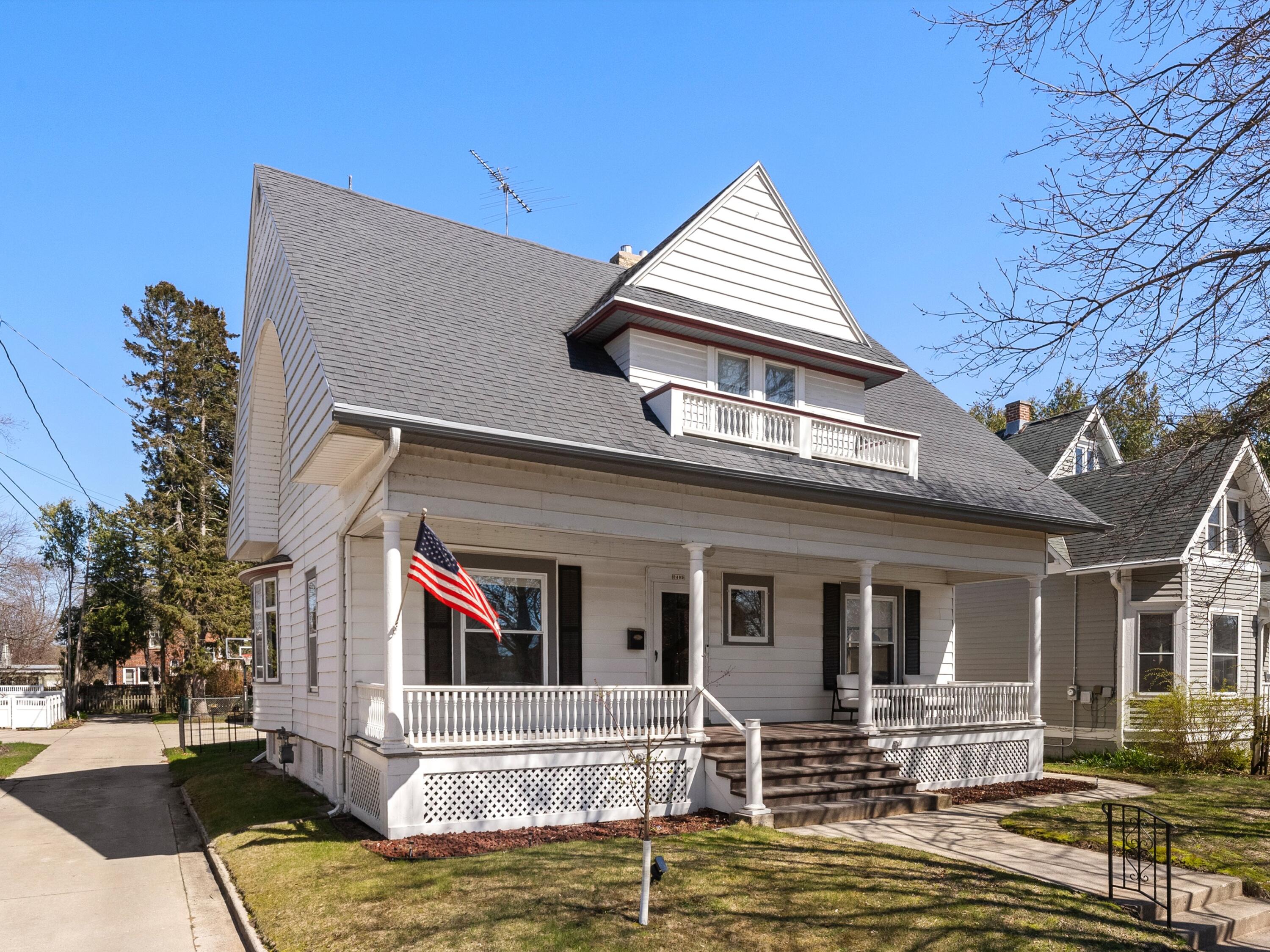 Two Rivers, Wisconsin 54241, United States, 4 Bedrooms Bedrooms, ,4 BathroomsBathrooms,Residential,Active,124949