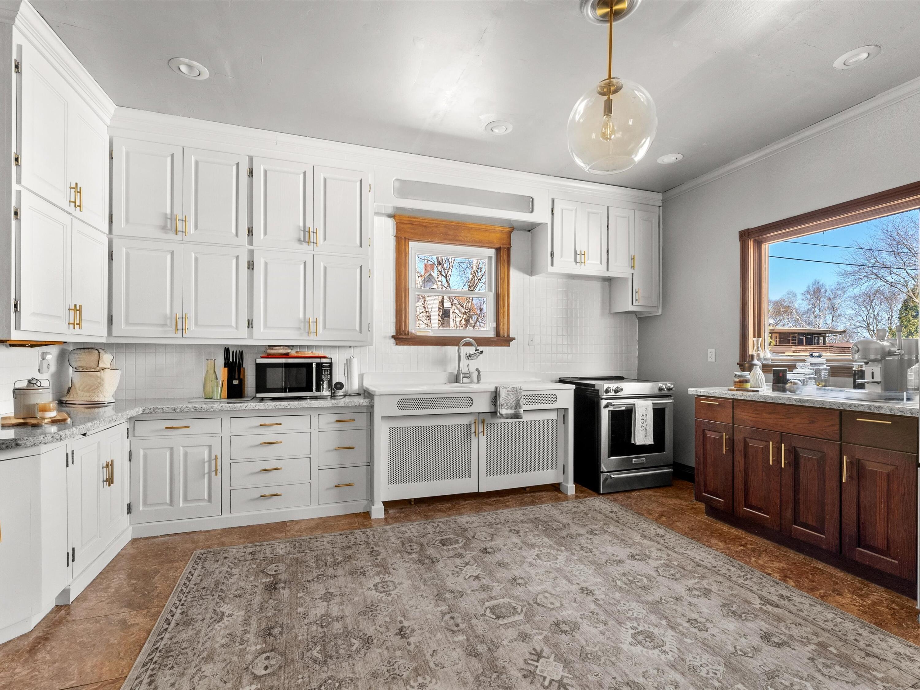 Two Rivers, Wisconsin 54241, United States, 4 Bedrooms Bedrooms, ,4 BathroomsBathrooms,Residential,Active,124949