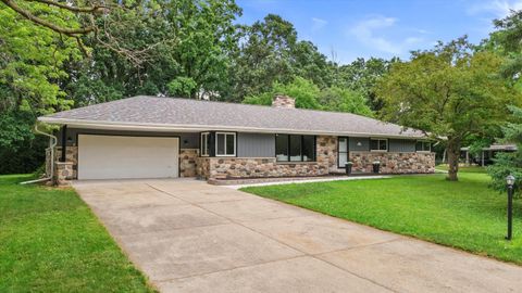 Photo of N51W14664 Lancaster Ave, Menomonee Falls, WI 53051 (MLS # 1927420)