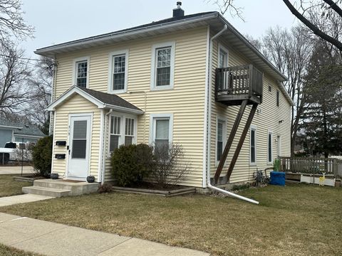 Photo of 315-15 1/2 S Eighth St, Delavan, WI 53115 (MLS # 1954044)