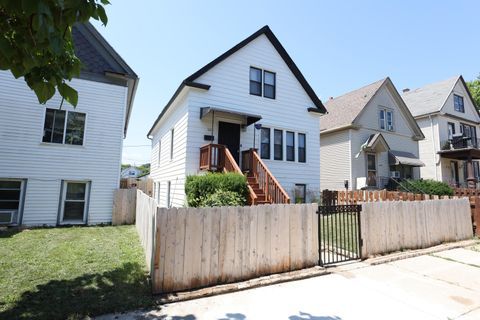 Photo of 2479 S 10th St, Milwaukee, WI 53215 (MLS # 1971690)