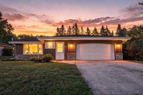 Photo of W157N10840 Catskill Ln, Germantown, WI 53022 (MLS # 1977429)
