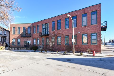 Photo of 306 E Lincoln Ave, Milwaukee, WI 53207 (MLS # 1947256)