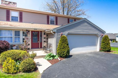 Photo of 12523 N Woodberry Dr, Mequon, WI 53092 (MLS # 1918041)