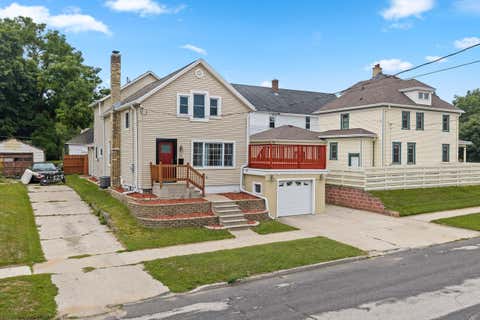 Photo of 713 Huron St, Manitowoc, WI 54220 (MLS # 1976157)