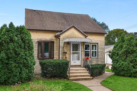Photo of 2320 Madison St, La Crosse, WI 54601 (MLS # 1982895)