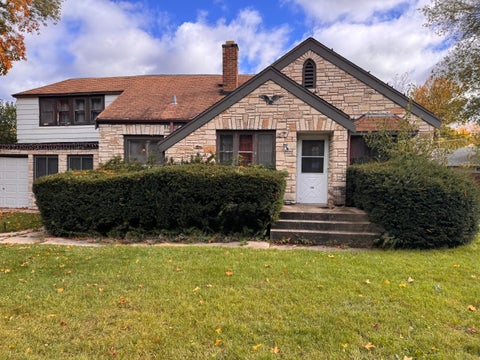 Photo of 728 N 116th St, Wauwatosa, WI 53226 (MLS # 1985302)