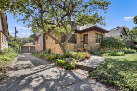 1913 E Beverly Rd, Shorewood, WI 53211 - #: 1936079