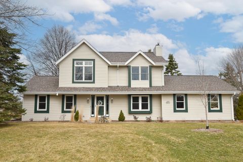 Photo of N105W16136 Brook Hollow Dr, Germantown, WI 53022 (MLS # 1955492)