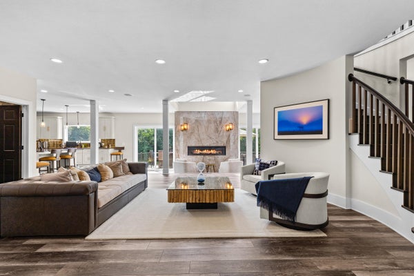 8825 N SPRUCE RD, MILWAUKEE, WI 53217 - Image 8120ec44b2f0c2e2697abd4ddb017e7f/3633408292