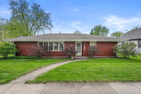 Photo of 916 S Grand Ave, Waukesha, WI 53186 (MLS # 1962518)
