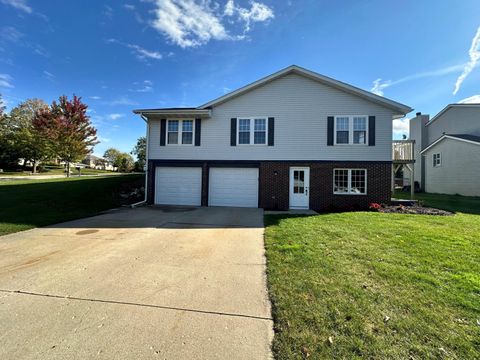 Photo of 622 Lous Way, Slinger, WI 53086 (MLS # 1957478)