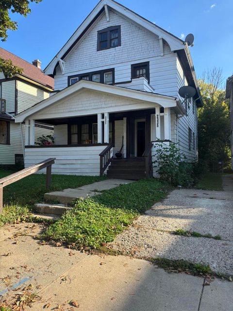 Photo of 2333 W Finn Pl St, Milwaukee, WI 53206 (MLS # 1939783)
