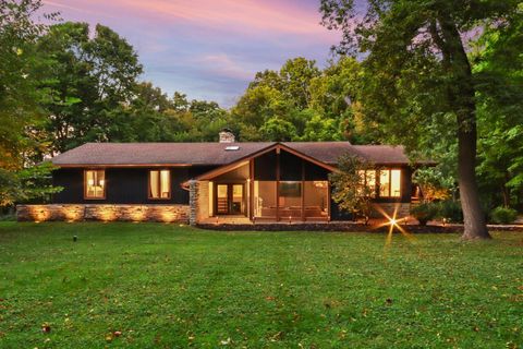 Photo of W3552 Wildwood Dr, Geneva, WI 53147 (MLS # 1947948)