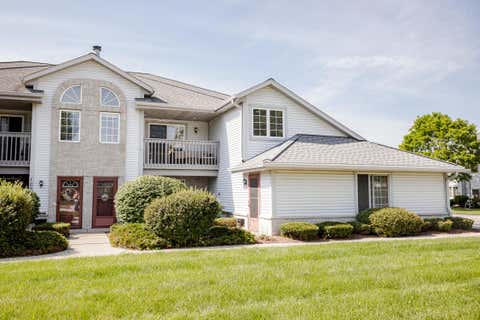 Photo of 1061 Quinlan Dr, Pewaukee, WI 53072 (MLS # 1977449)