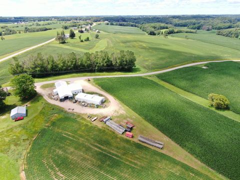 Photo of S5848 Cowden Rd, Franklin, WI 54665 (MLS # 1927204)