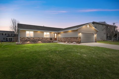 Photo of N78W15339 Haymeadow Rd, Menomonee Falls, WI 53051 (MLS # 1957703)