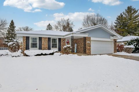 Photo of 1120 Hemlock Ln, Waukesha, WI 53189 (MLS # 1944611)