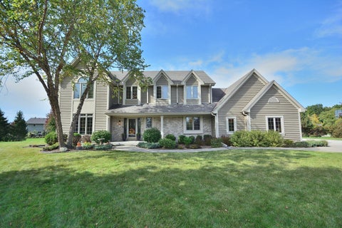Photo of 6045 S Pembrook Ct, New Berlin, WI 53151 (MLS # 1984251)