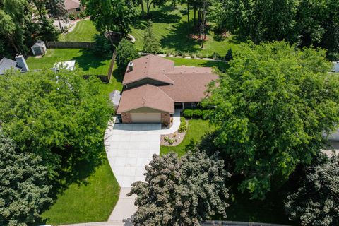 Photo of 11115 W Drake Ln, Franklin, WI 53132 (MLS # 1931249)