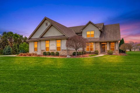 Photo of N72W24549 Swanson Ct, Sussex, WI 53089 (MLS # 1959079)