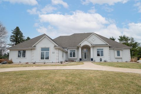 Photo of W226N3551 Wethersfield Rd, Pewaukee, WI 53072 (MLS # 1955127)