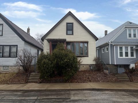 Photo of 1623 N 24th Pl, Milwaukee, WI 53205 (MLS # 1953460)