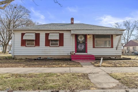 Photo of 2101 W Fairmount Ave, Milwaukee, WI 53209 (MLS # 1954724)