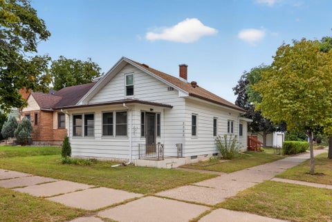 Photo of 2202 Winnebago St, La Crosse, WI 54601 (MLS # 1981020)