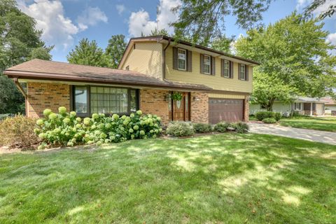 Photo of 7645 S Mission Dr, Franklin, WI 53132 (MLS # 1930218)