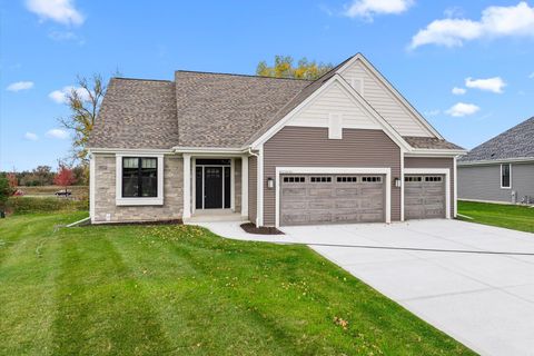 Photo of W251N2367 Valleyview Cir, Pewaukee, WI 53072 (MLS # 1940974) Photo of W251N2367 Valleyview Cir, Pewaukee, WI 53072 (MLS # 1940974)