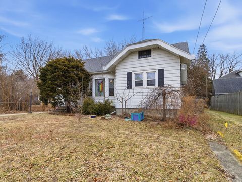 Photo of 711 Whitewater Ave, Fort Atkinson, WI 53538 (MLS # 1951511)